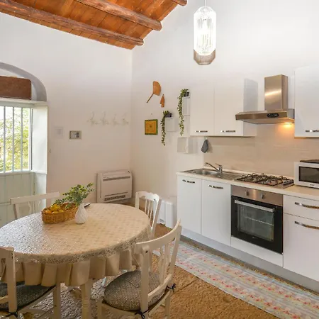 Pet Friendly Home In Comiso With Wifi Дом отдыха Комизо